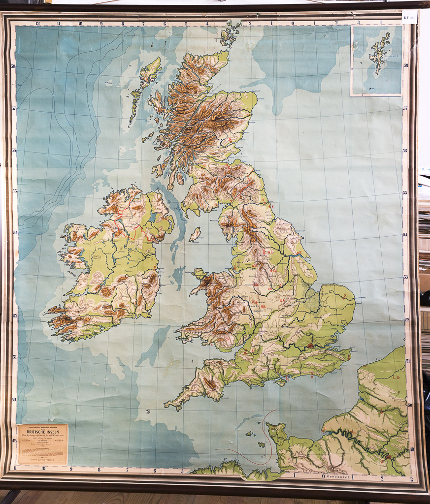 (RF 240) Britische Inseln Oro-hidrographische Schul-Wandkarte