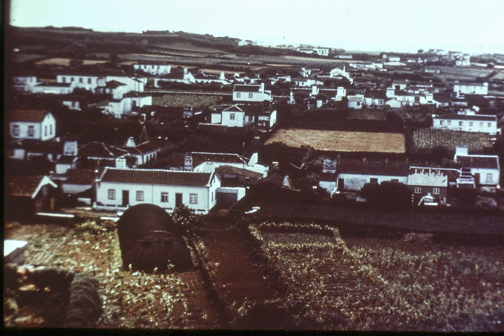 123. Arredores de Angra aldeias e campos (Terceira)