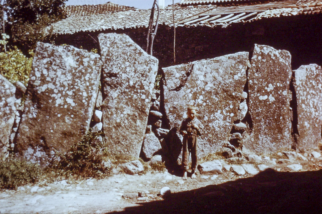 124. Trás-os-Montes grandes lajes de granito