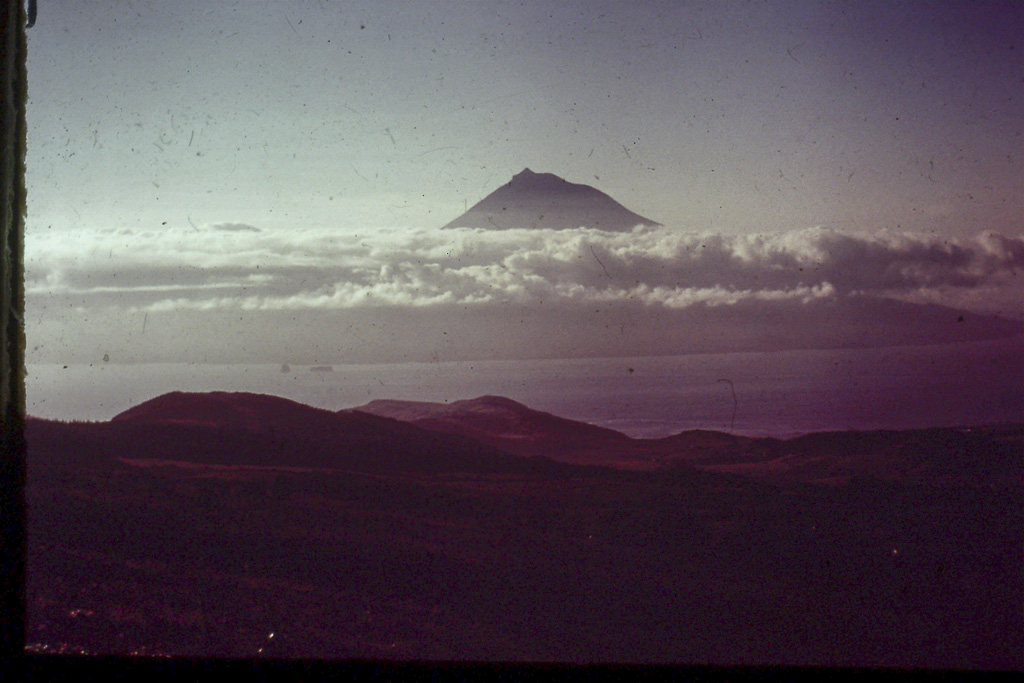 155. Vista do Faial (Pico)