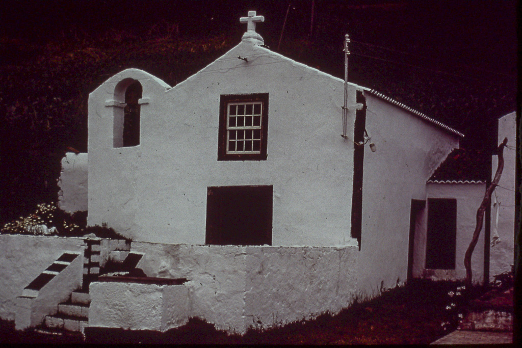 166. Lajes Capelinha de S.Pedro (Pico)