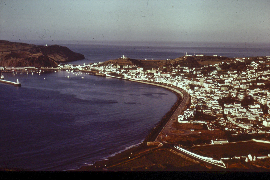 190. A cidade vista da Espalamáca (Faial)