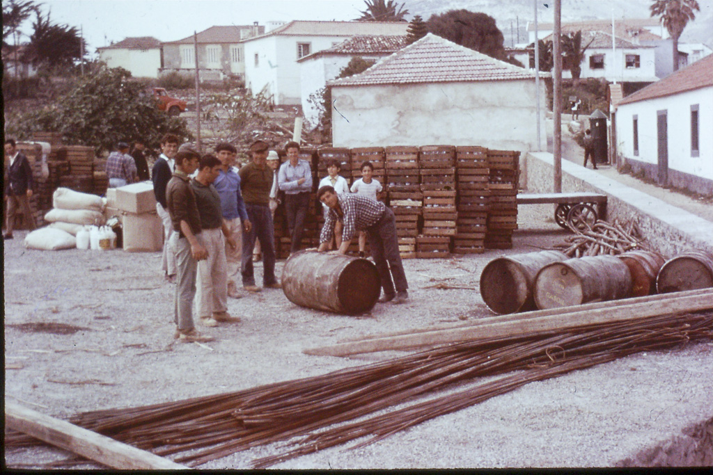 21. Desembarque de materiais (Porto Santo)