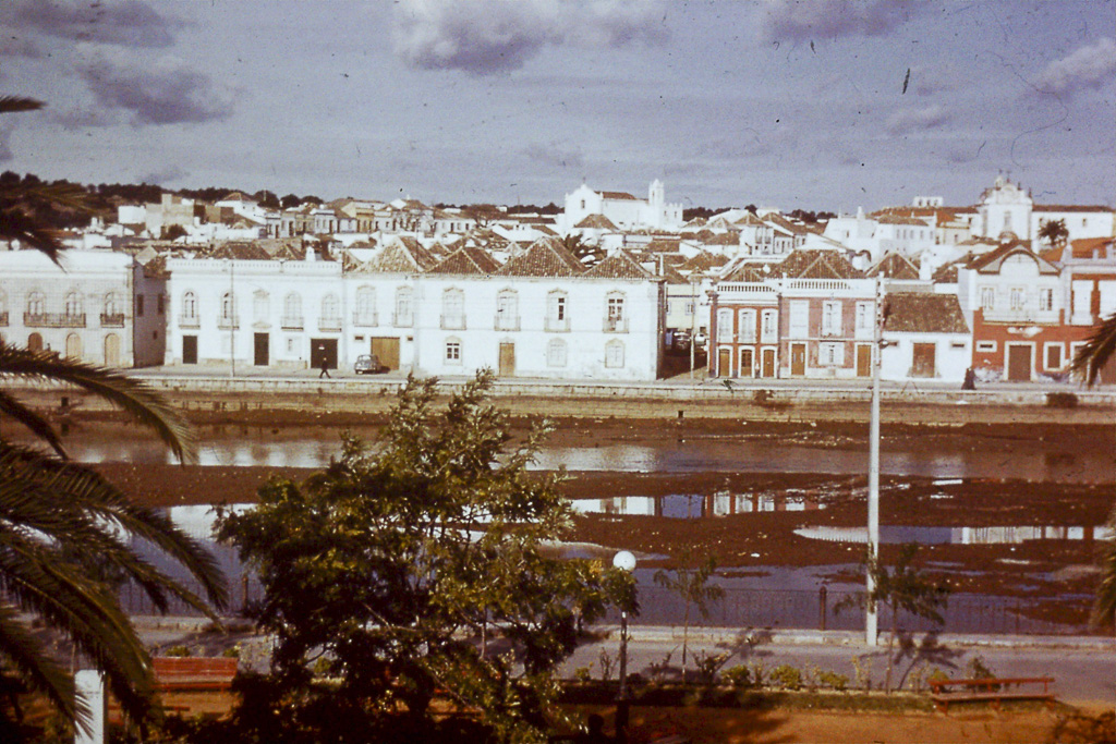 270. Tavira telhados de Tesoura