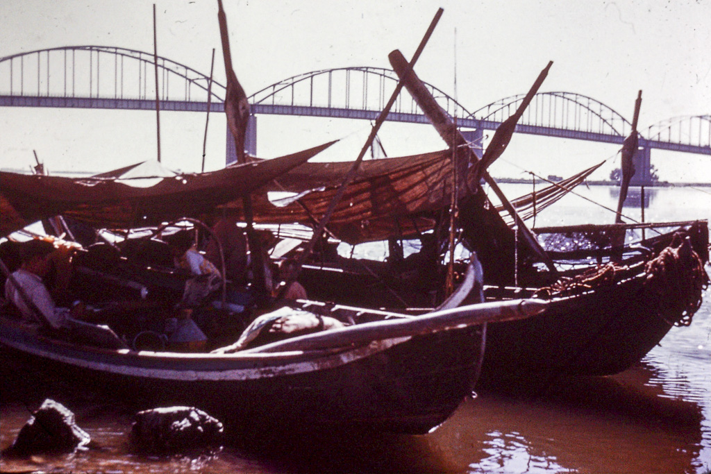 313. Barcos de avieiros junto de Vila Franca