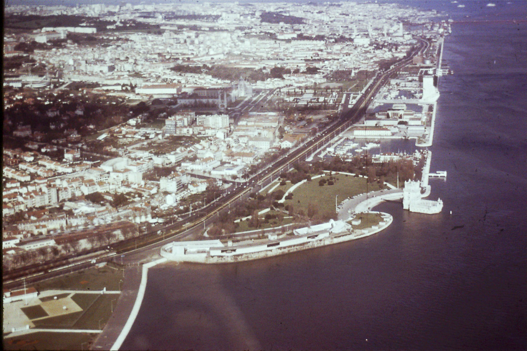 357. Vista aérea de Lisboa