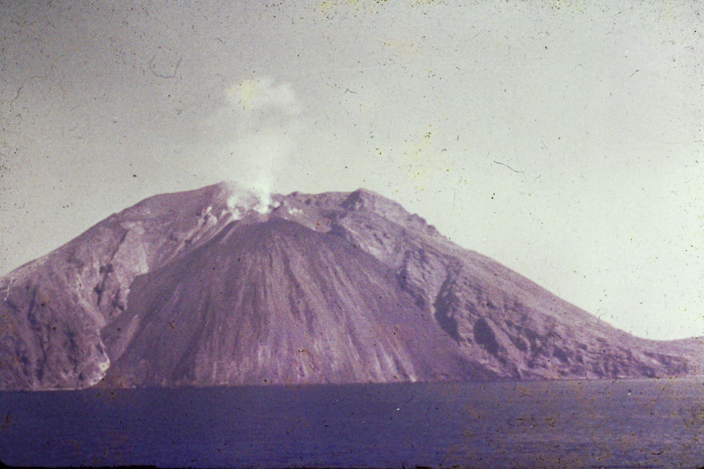 7 Un Volcan Le Stromboli