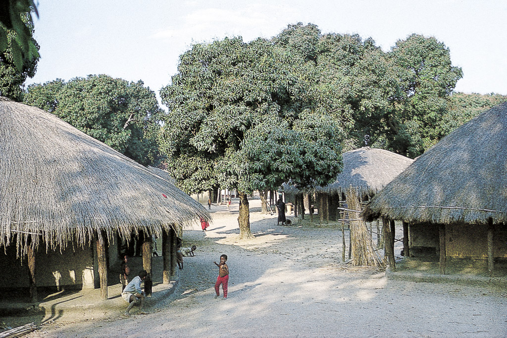 Aldeia ajáua de Stambuli - Niassa, Moçambique (1963)