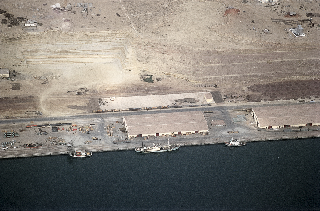 Baía dos Tigres – barcos e instalações de pesca (1967)