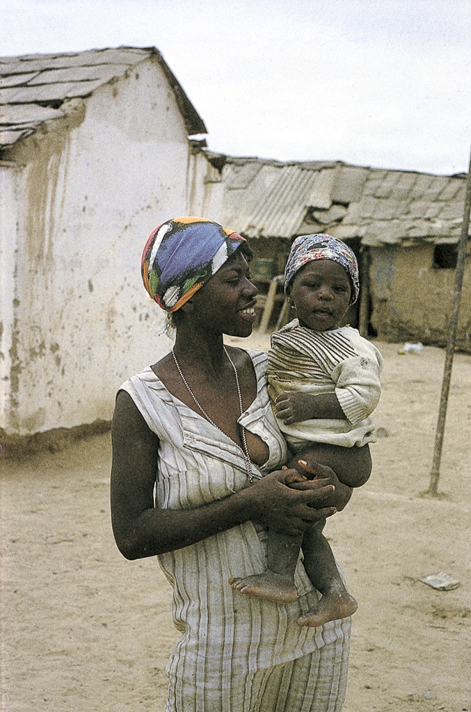 Baía dos Tigres – mulher e filha de pescador (1967)