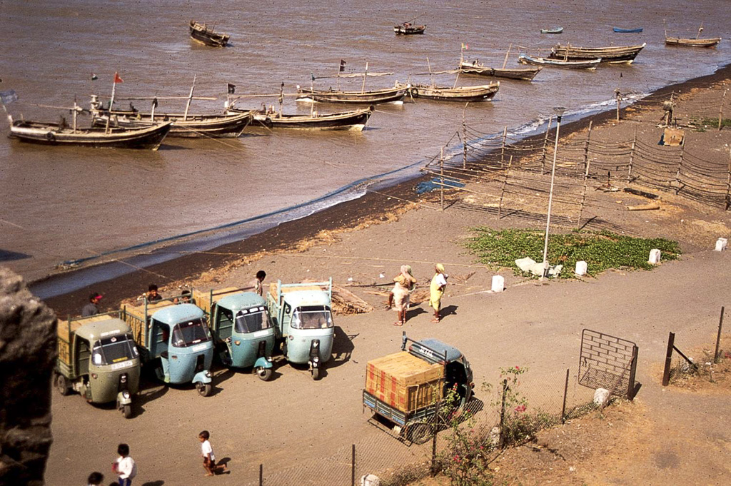 Barcos e carrinhas de transporte de peixe (1995)