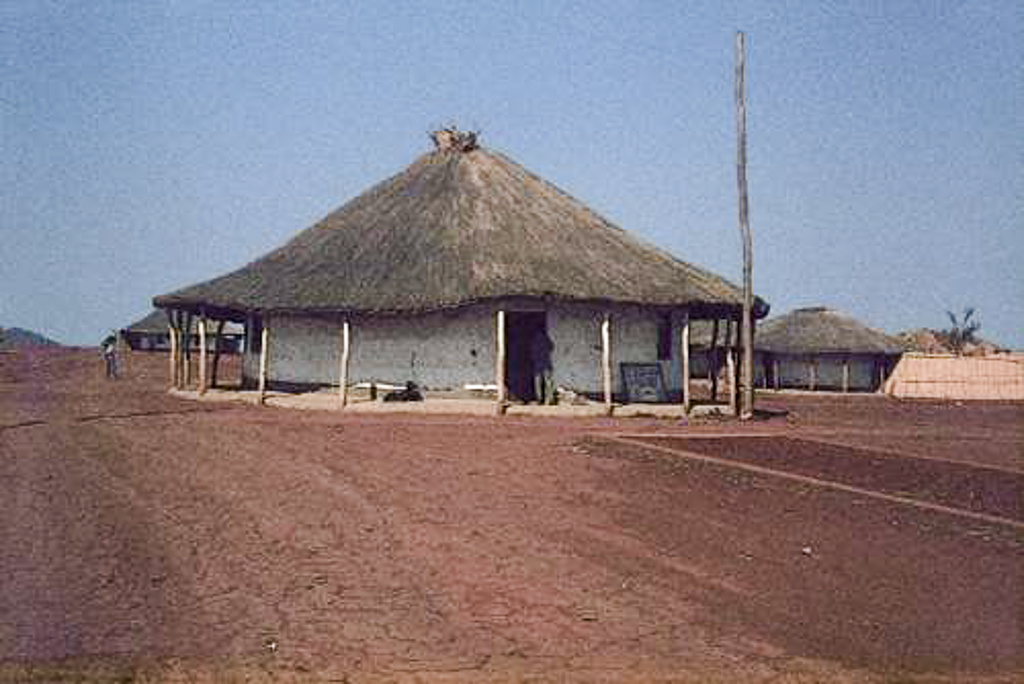 Casa tradicional à beira da estrada, Maniamba (1963)