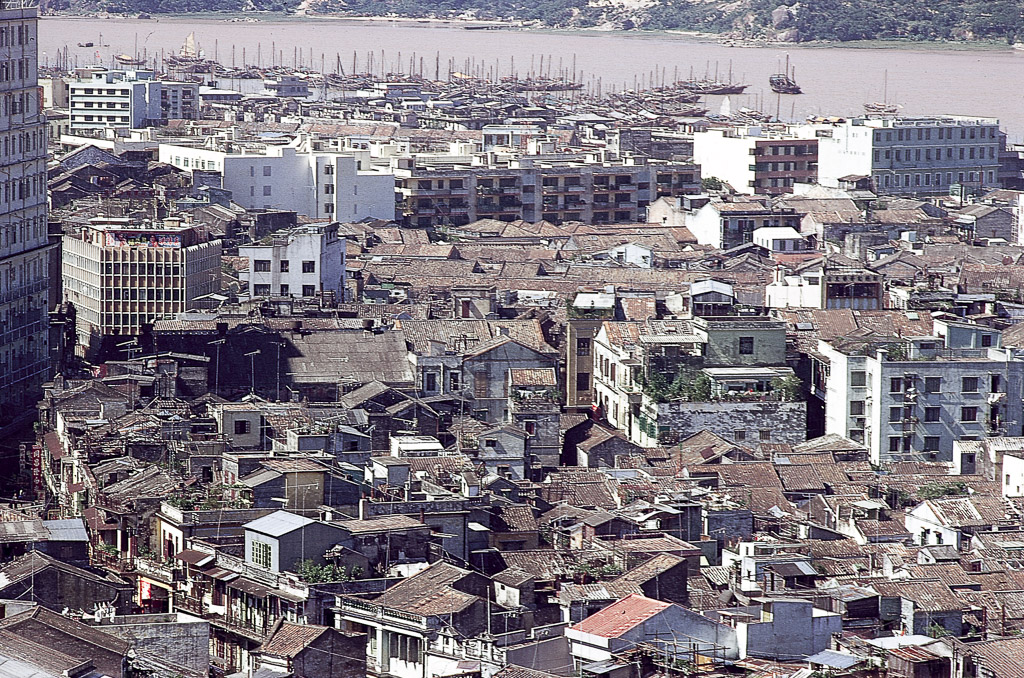 Cidade e barcos na Ilha Verde (1960)