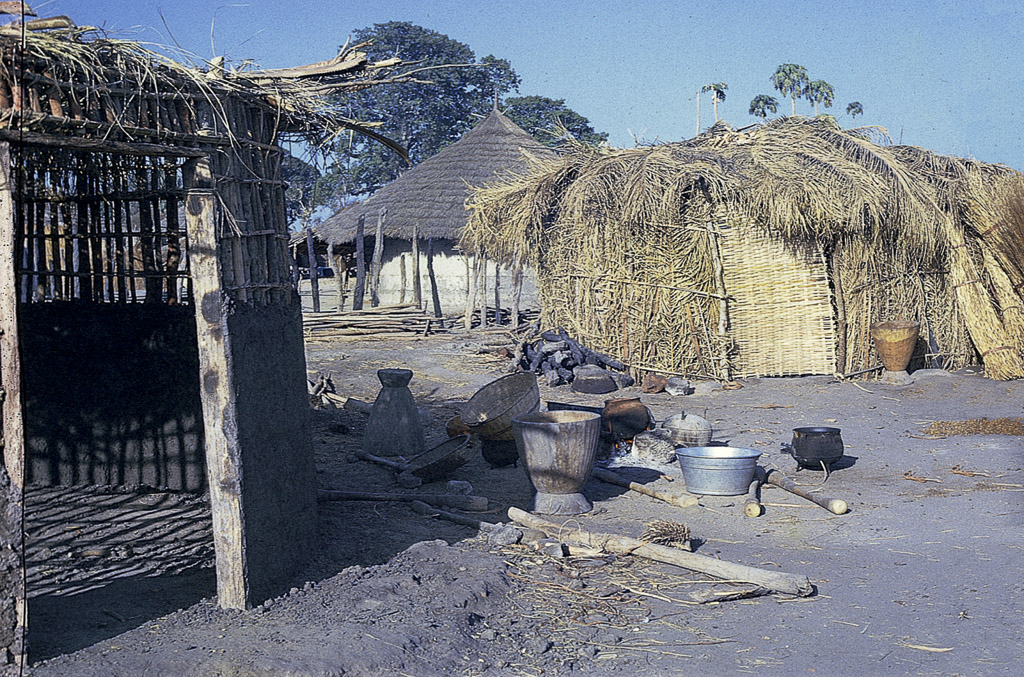 “Cozinha” numa tabanca fula