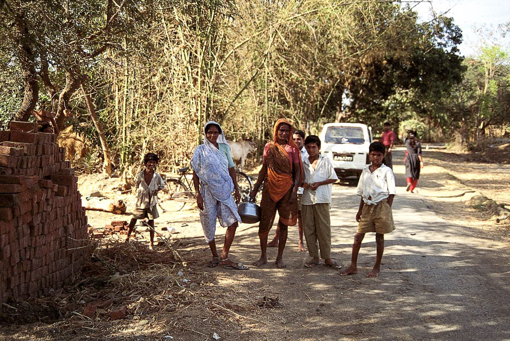 Cruzamento de caminhos nas hortas de Nagoá (1996)