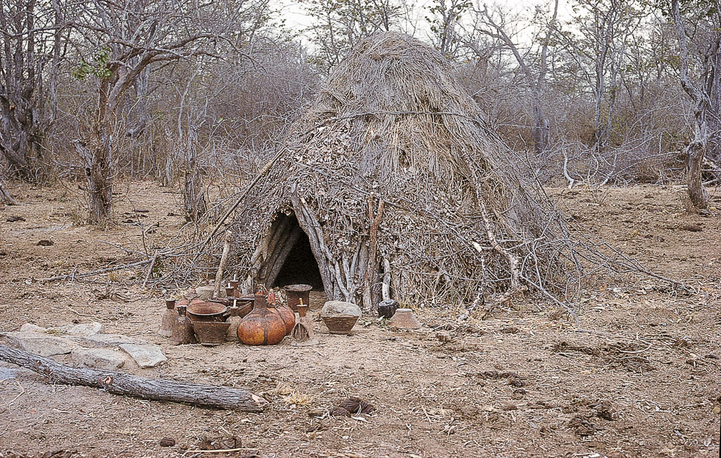 Cunene - Curoca utensílios para fabricar gunde (manteiga de leite azedo) (1968)