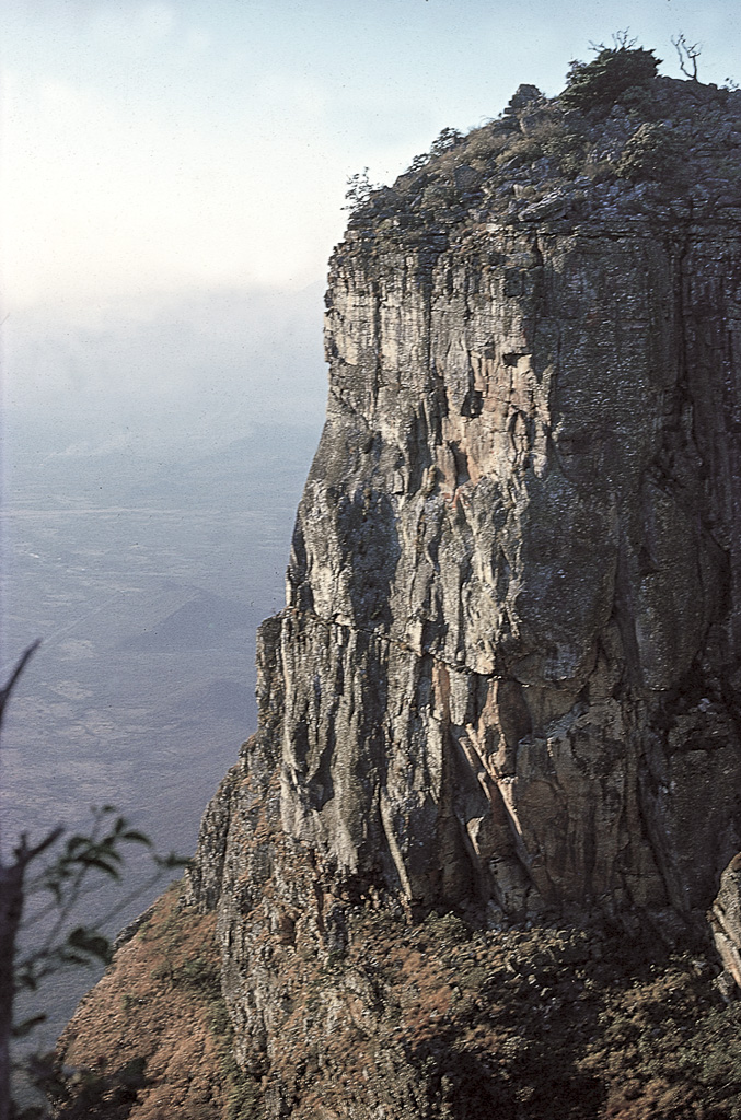 Huíla Serra de Chela – a escarpa tem cerca de 1000 m de altura (1967)