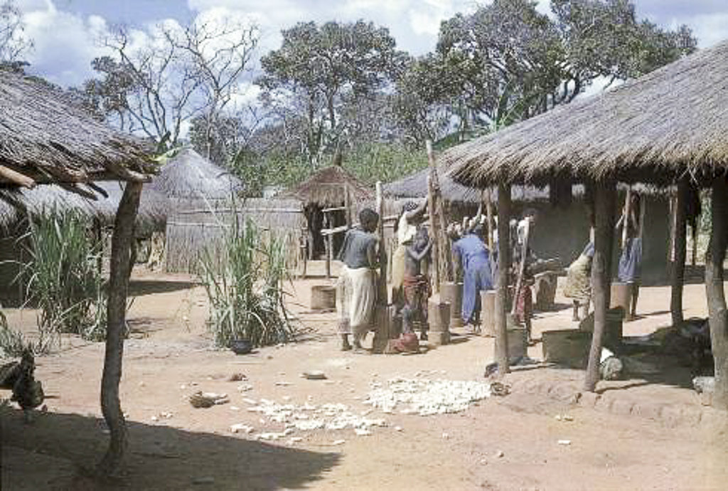 Mapunda – preparando uma refeição de festa (1962)