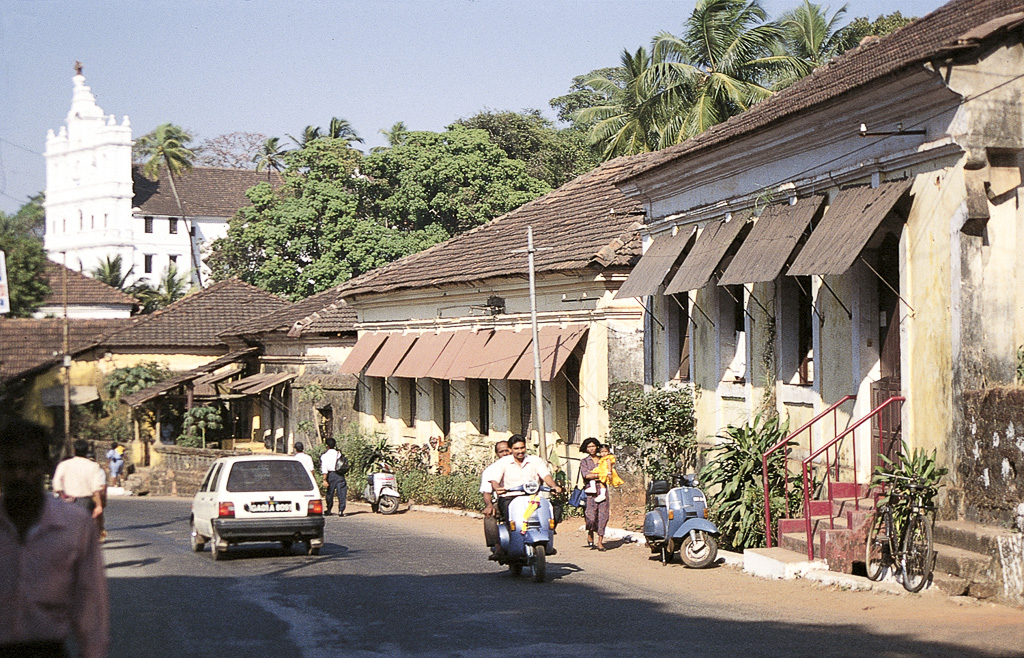 Margão – casas tradicionais com janelas protegidas contra a chuva (1955)