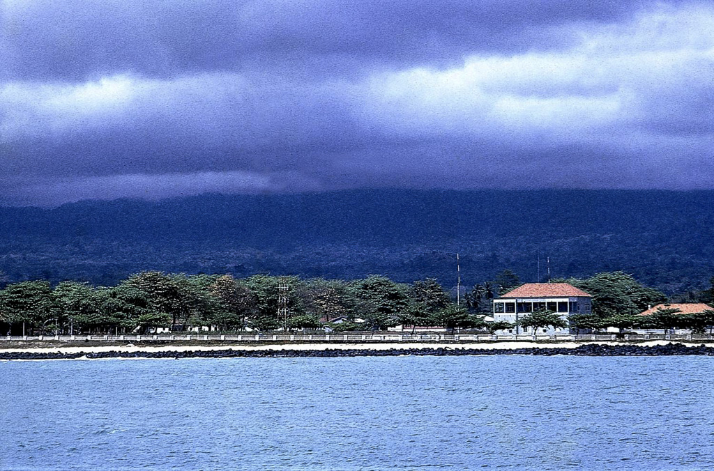 Marginal da cidade, vista da baía (1965)