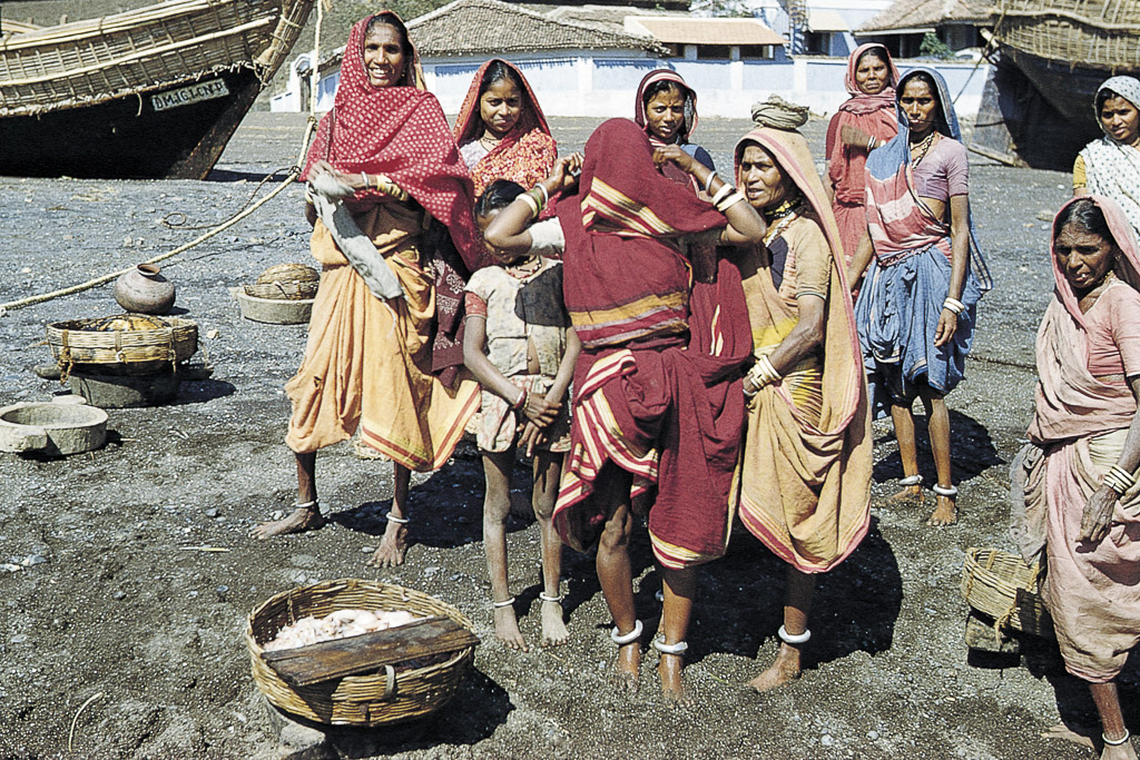 Mulheres Machins esperandom o peixe - Damão (1958)