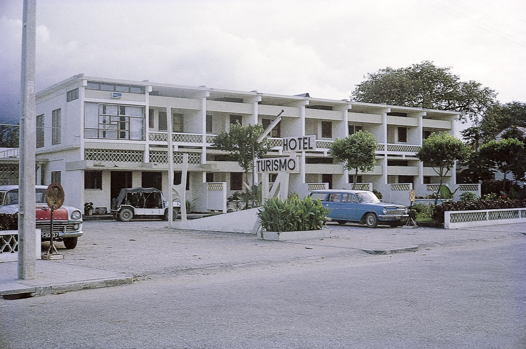 O então muito moderno hotel de Dili (1973)