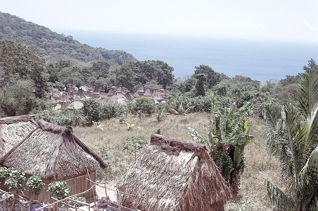 Pequenina povoação na Tutuala, ponta leste (1971)