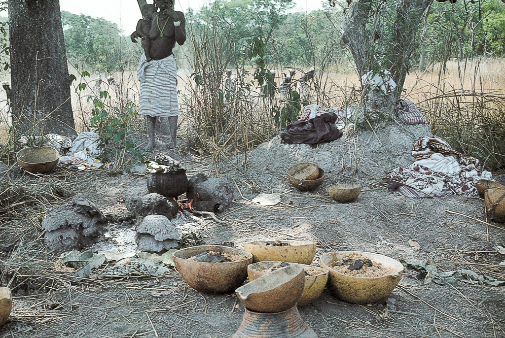 Perto de Bafatá preparação de almoço comum