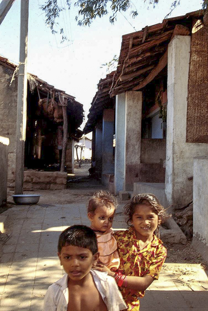 Rua da aldeia de Nagoá “capital” da área de hortas (1996)