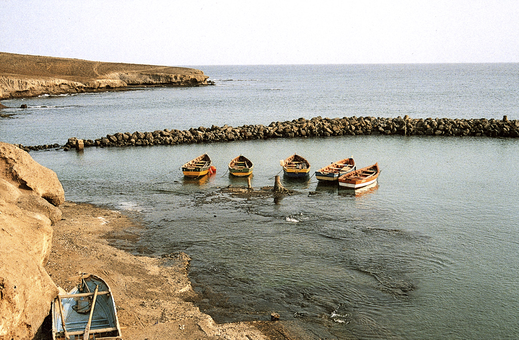 Sal – barcos de pesca também usados para turismo (2003)
