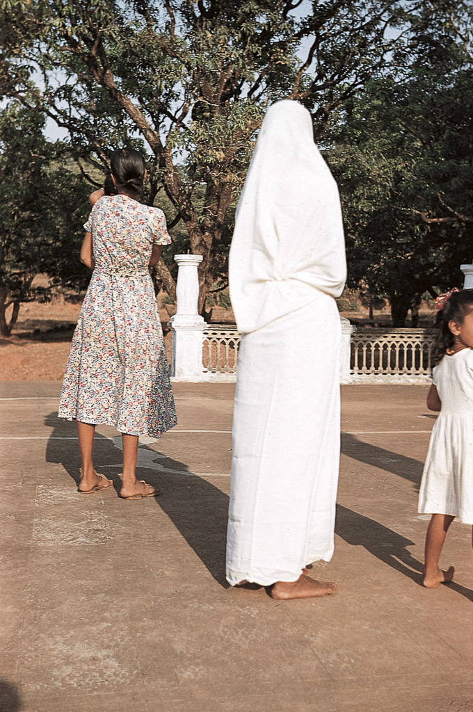 Sanguém – mulher cristã com veste tradicional de festa (pano bajú) (1956)