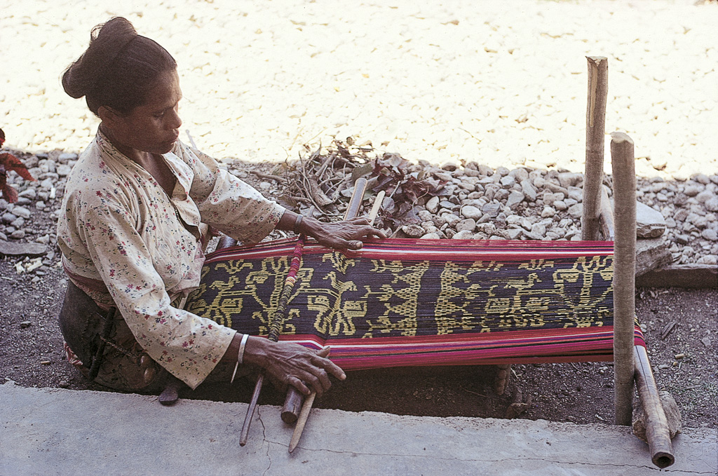 Suai - tecedeira de panos tradicionais (1970)