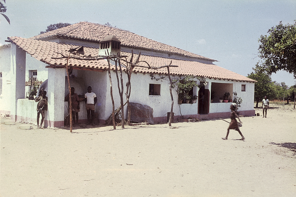 Terras Altas da Huíla – uma casa de agricultores (1966)